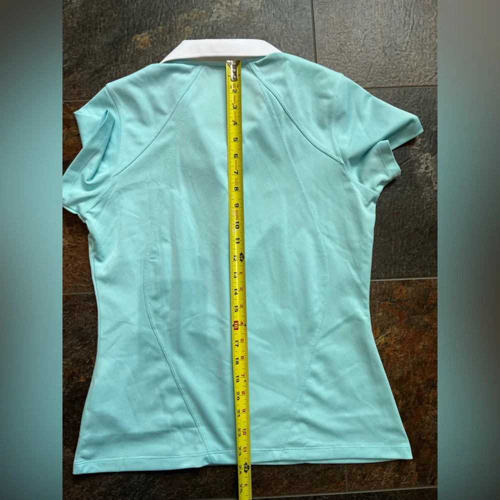 Women’s Nike Sphere fit dry pull over V neck short sleeve. Light blue. Medium